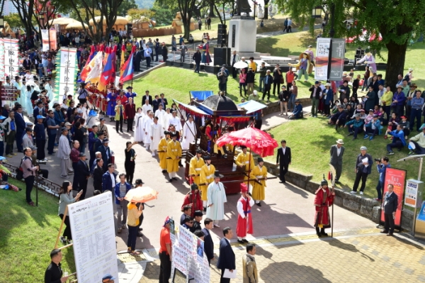 진주 개천예술제의 모습(사진: 문화관광공사 제공).