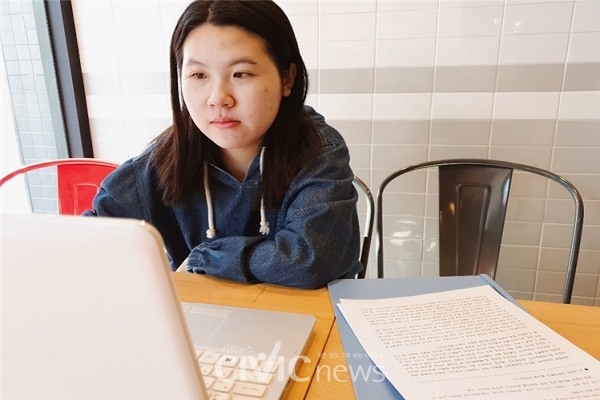 대학원 진학 준비를 앞둔 박신혜 씨는 현재 자기소개서 작성과 면접 준비에 전념하고 있다(사진: 취재기자 박지혜).