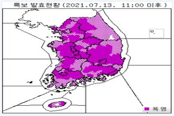 기상청은 지난 13일 전국의 폭염경보와 폭염주의보를 발표했다(사진: 기상청 날씨누리 홈페이지 캡처).