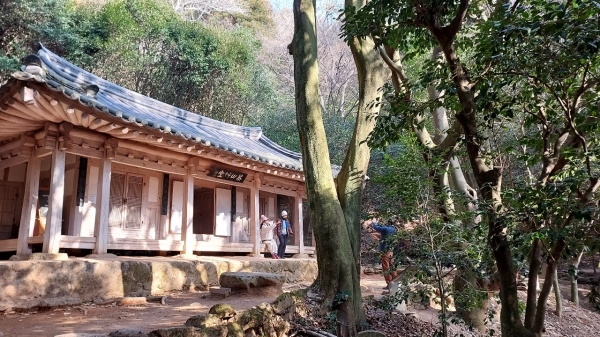 다산 정약용이 강진 유배 시절 10년을 보내며 방대한 저작물을 생산해 낸 다산초당(사진: 취재기자 송문석).