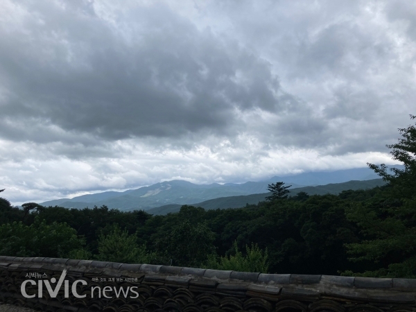 비로암에서 볼 수 있는 전경의 모습. 당일 날씨는 흐렸다(사진: 취재기자 장광일).